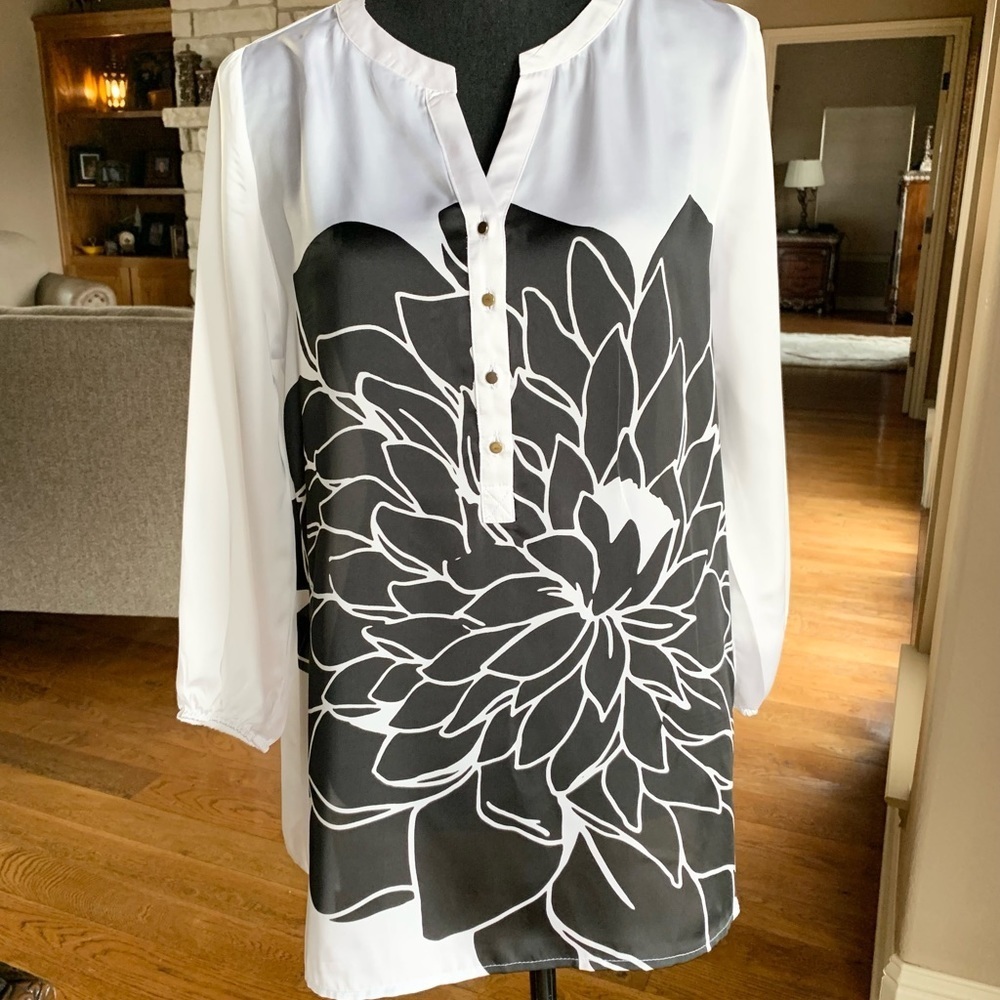 Charming Charlie‎ Black Floral Print Tunic Top